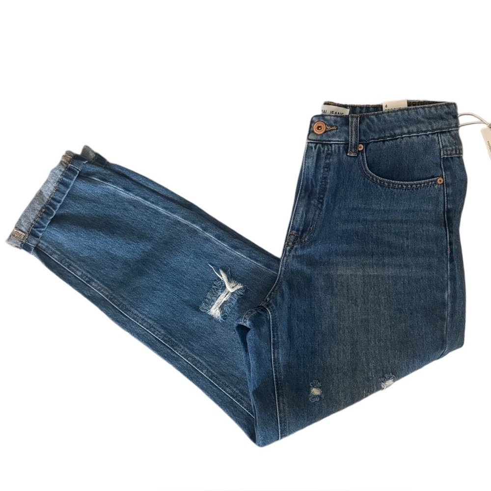 Blue Cotton Boyfriend Jeans with Distressed Cropped Fit